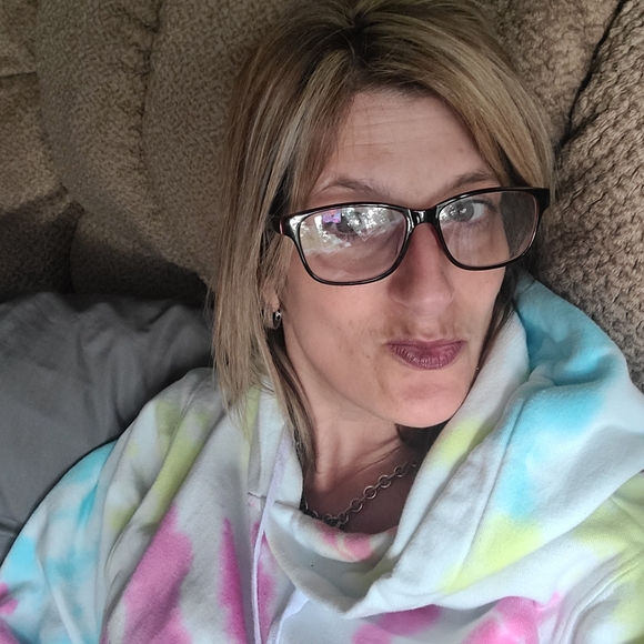 Meet your Posher, Christina - Picture 3 of 3